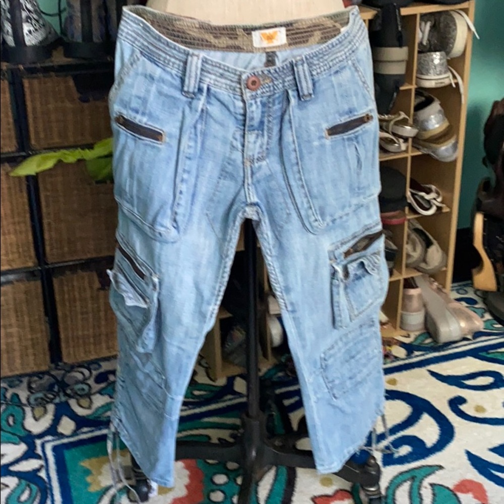 Antik low rise clam diggers style jeans